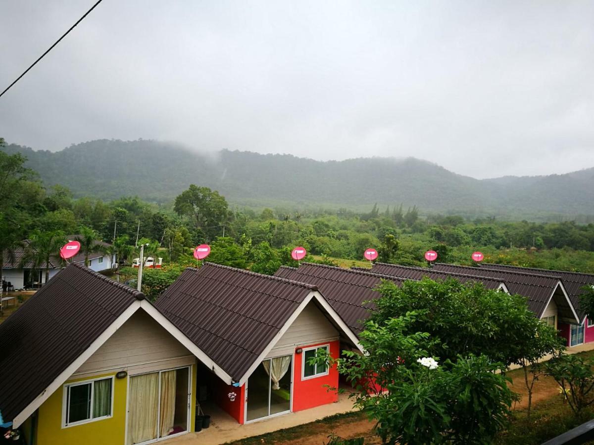 Baan Rai Pray Rung Kaeng Krachan Ban Tha Ling Lom 外观 照片
