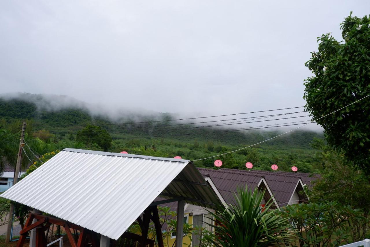 Baan Rai Pray Rung Kaeng Krachan Ban Tha Ling Lom 外观 照片